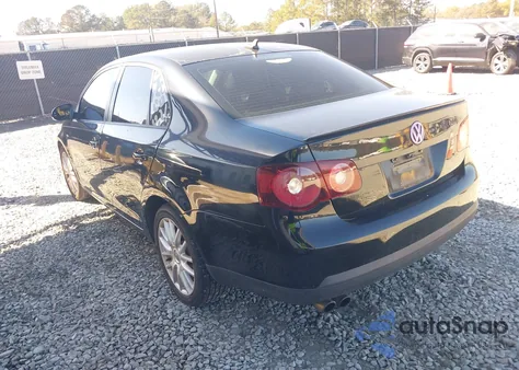 2008 Volkswagen Jetta Wolfsburg Edition z USA, uszkodzony, nr VIN 3VWRJ71K48M184975